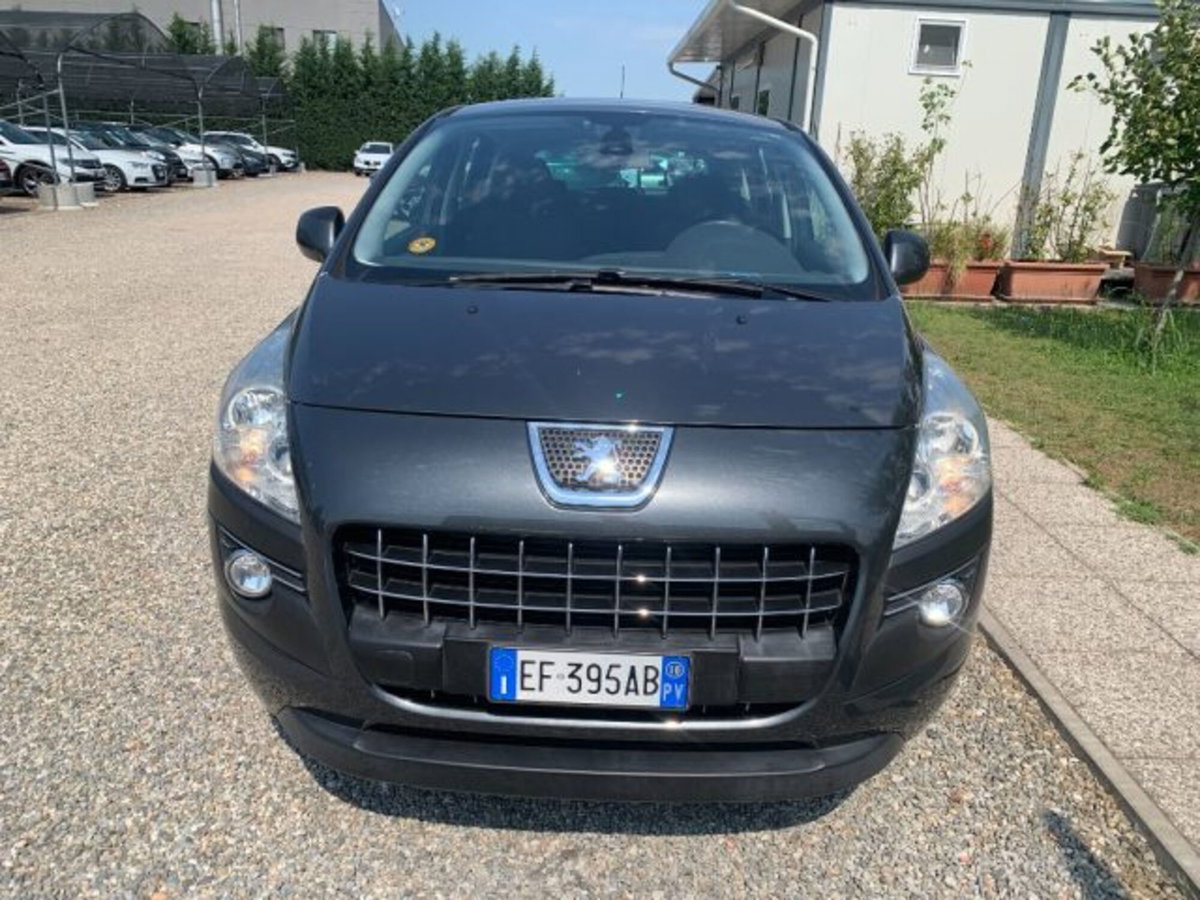 Peugeot 3008 2.0 HDi 150CV Business (2)