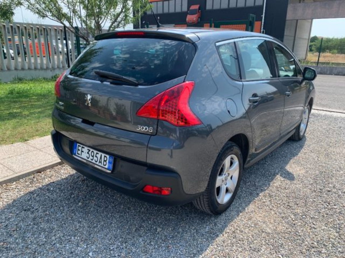 Peugeot 3008 2.0 HDi 150CV Business (5)