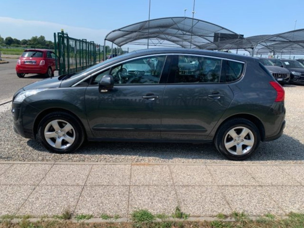 Peugeot 3008 2.0 HDi 150CV Business (8)