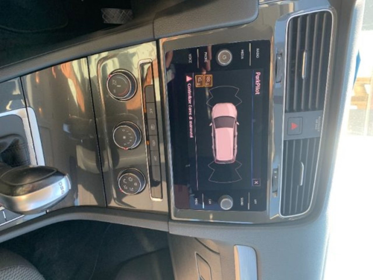 Volkswagen Golf Variant 1.6 TDI 115 CV DSG Executive BlueMotion Tech. (19)