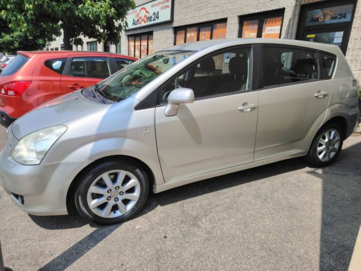 Toyota Corolla Verso 1.8 16V Sol (4)