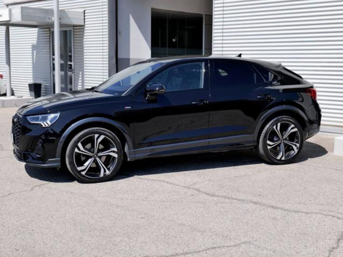 Audi Q3 Sportback 35 2.0 tdi Identity Black s-tronic (2)
