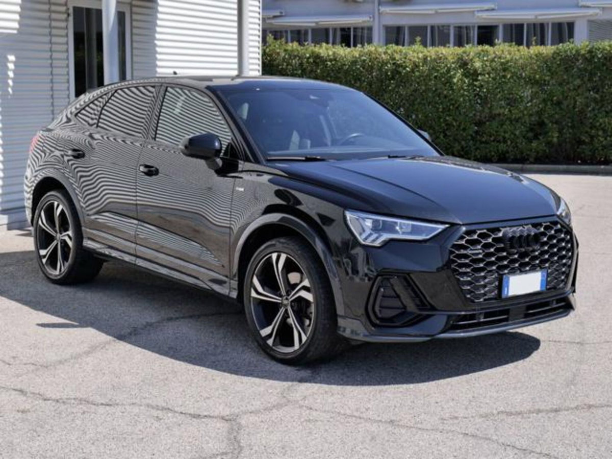 Audi Q3 Sportback 35 2.0 tdi Identity Black s-tronic (4)