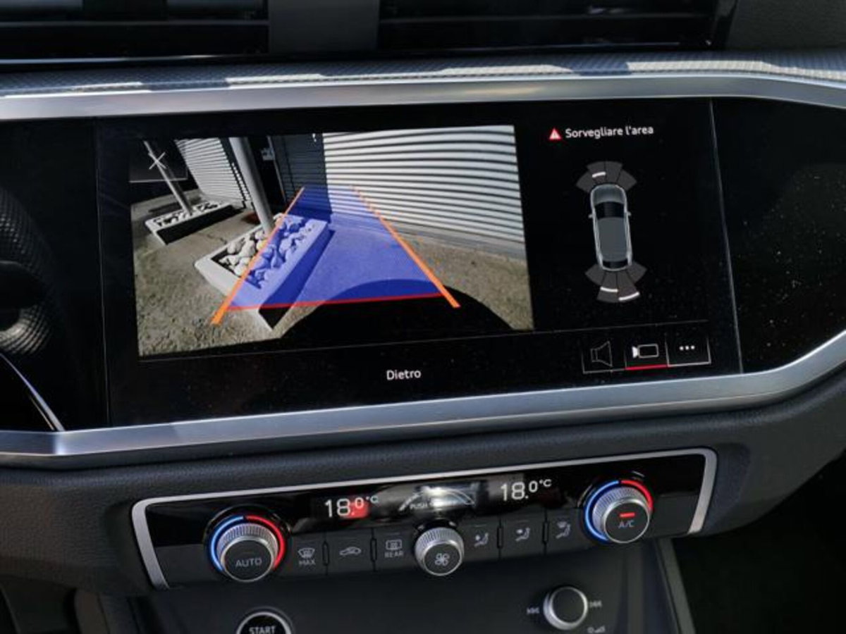 Audi Q3 Sportback 35 2.0 tdi Identity Black s-tronic (8)