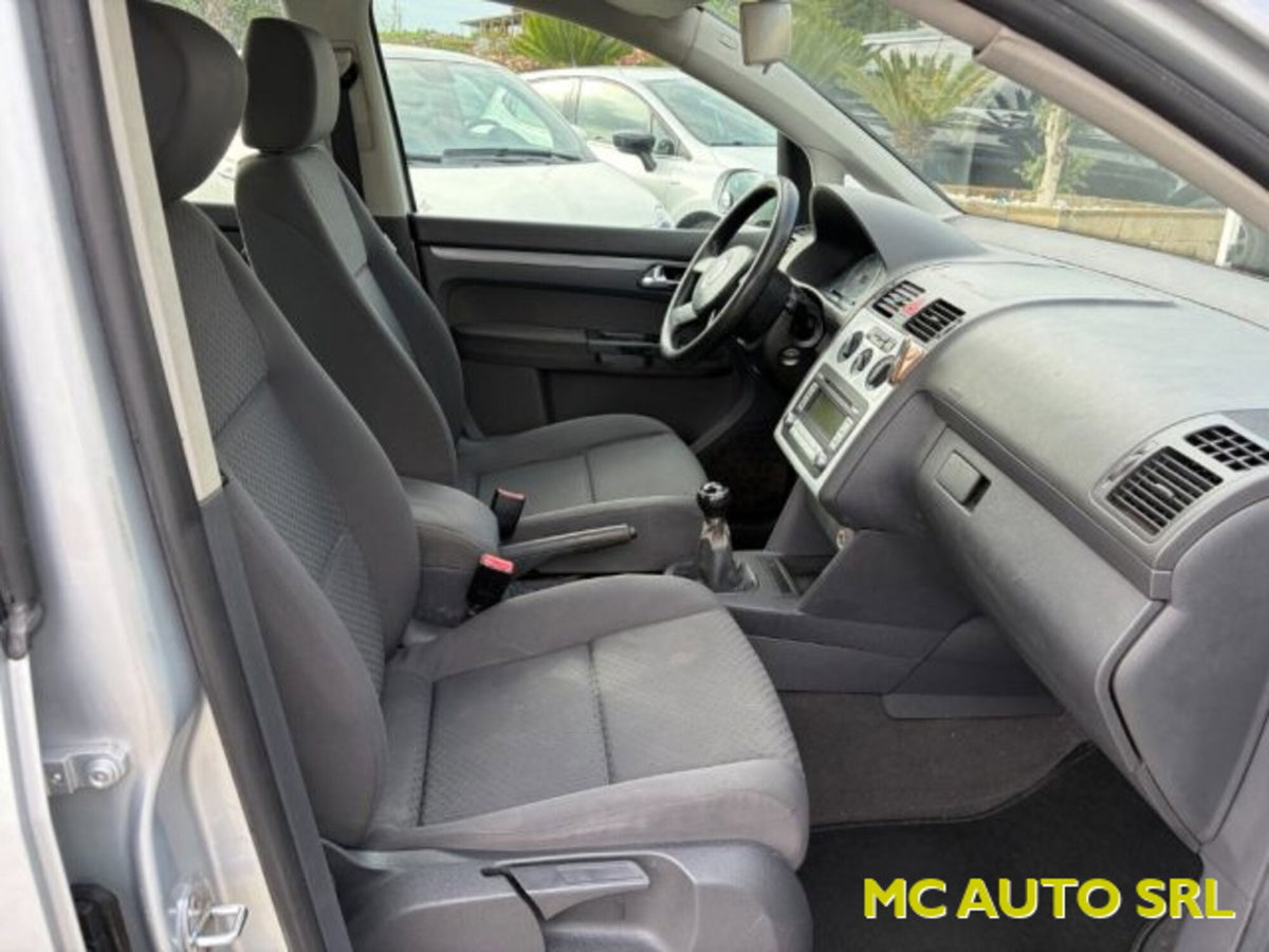 Volkswagen Touran TDI 105CV Highline (9)