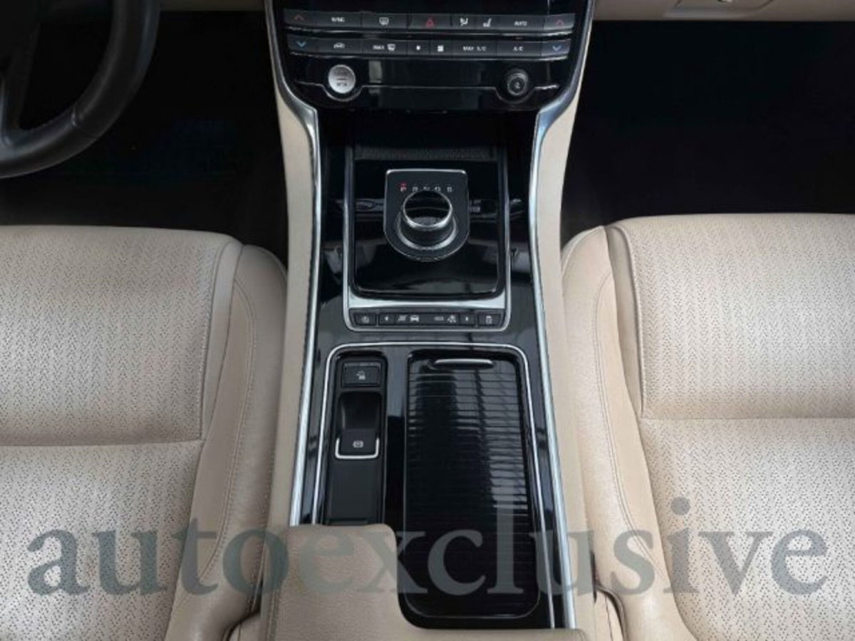Jaguar XF 2.0 D 180 CV aut. Prestige (15)