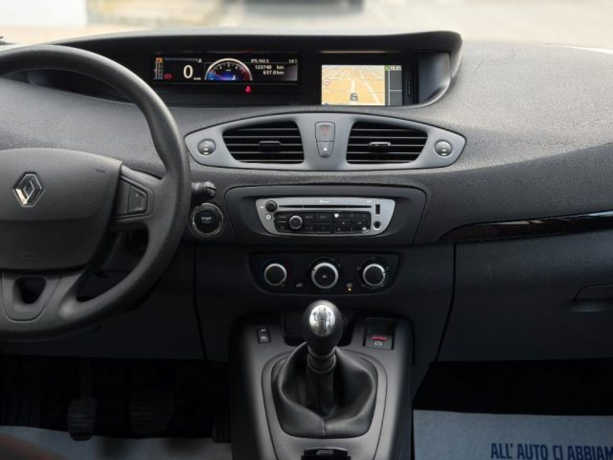 Renault Scenic E-Tech Electric 1.5 dCi 110CV Attractive (13)