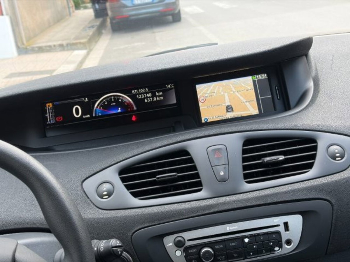 Renault Scenic E-Tech Electric 1.5 dCi 110CV Attractive (20)