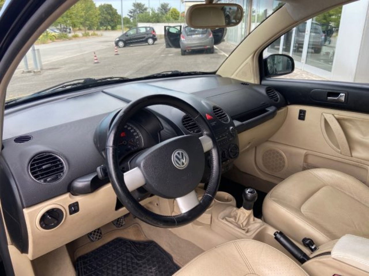 Volkswagen New Beetle TDI 105CV (10)