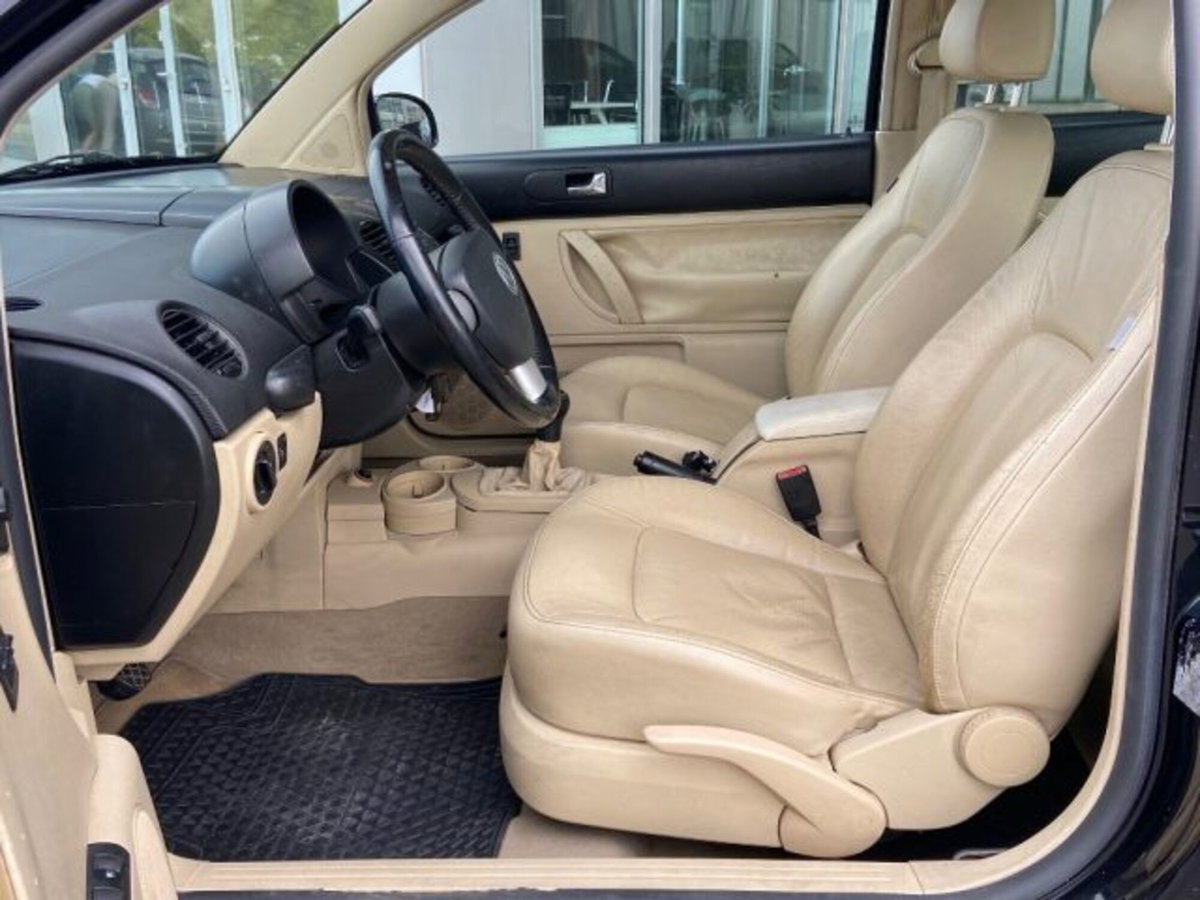 Volkswagen New Beetle TDI 105CV (12)