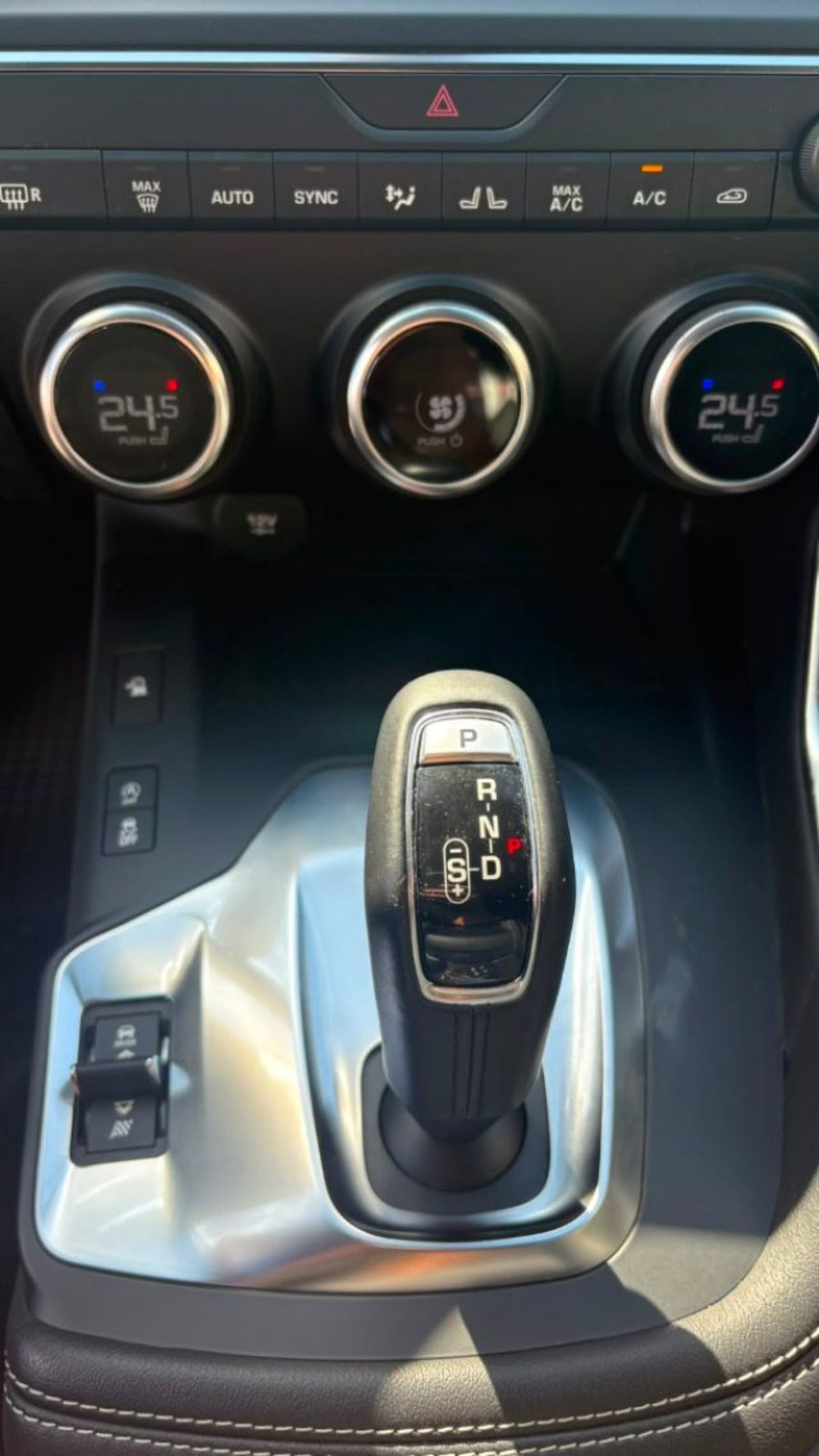 Jaguar E-Pace 2.0D 150 CV AWD aut. R-Dynamic (14)