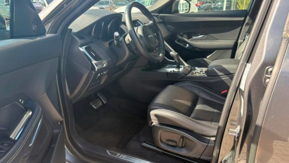Jaguar E-Pace 2.0D 150 CV AWD aut. R-Dynamic (7)