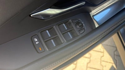 Jaguar E-Pace 2.0D 150 CV AWD aut. R-Dynamic (8)