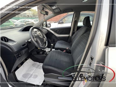 Toyota Yaris 1.0 5 porte Navi (11)