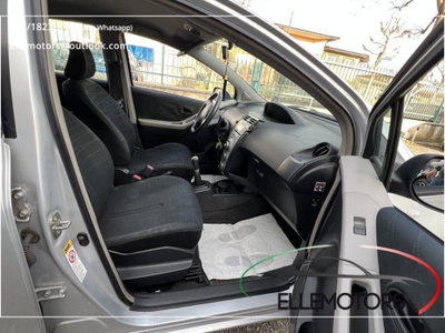 Toyota Yaris 1.0 5 porte Navi (12)