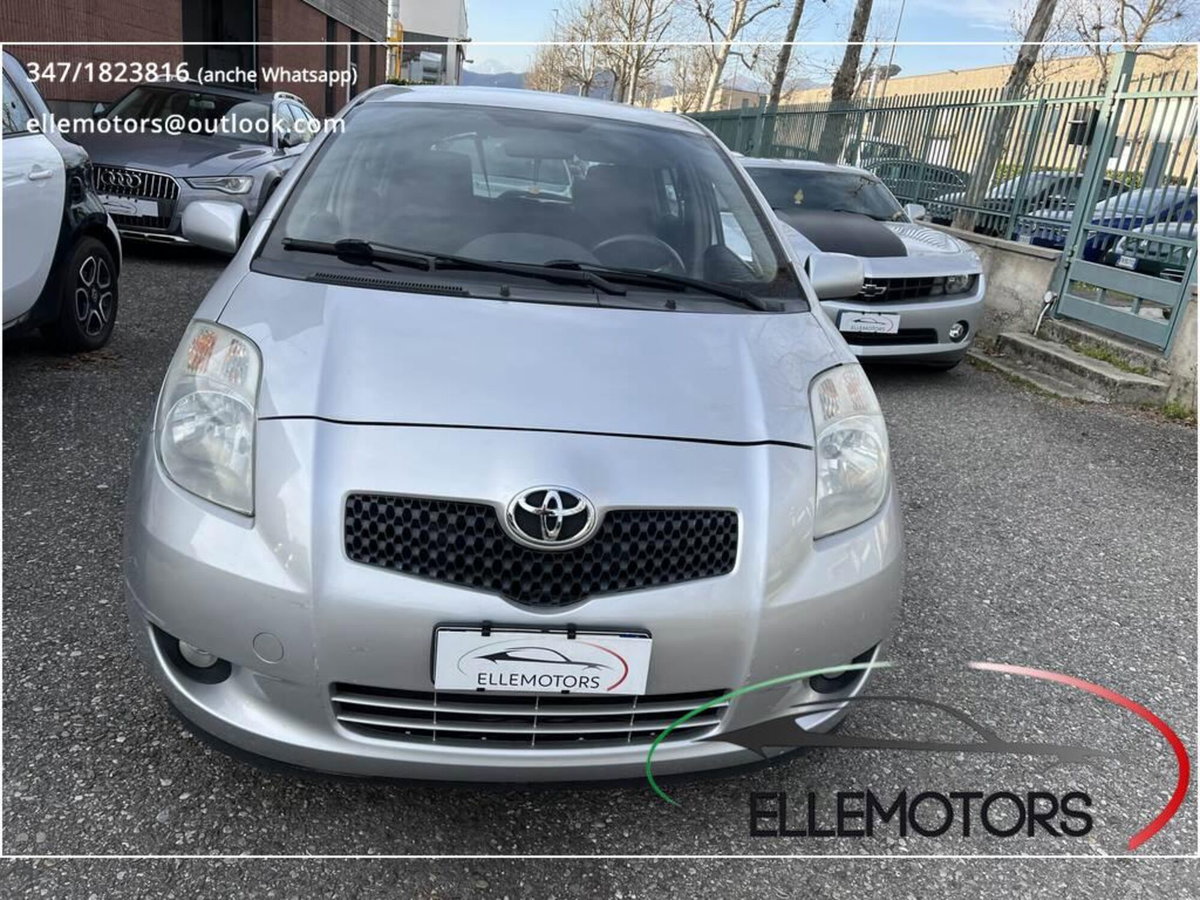Toyota Yaris 1.0 5 porte Navi (2)