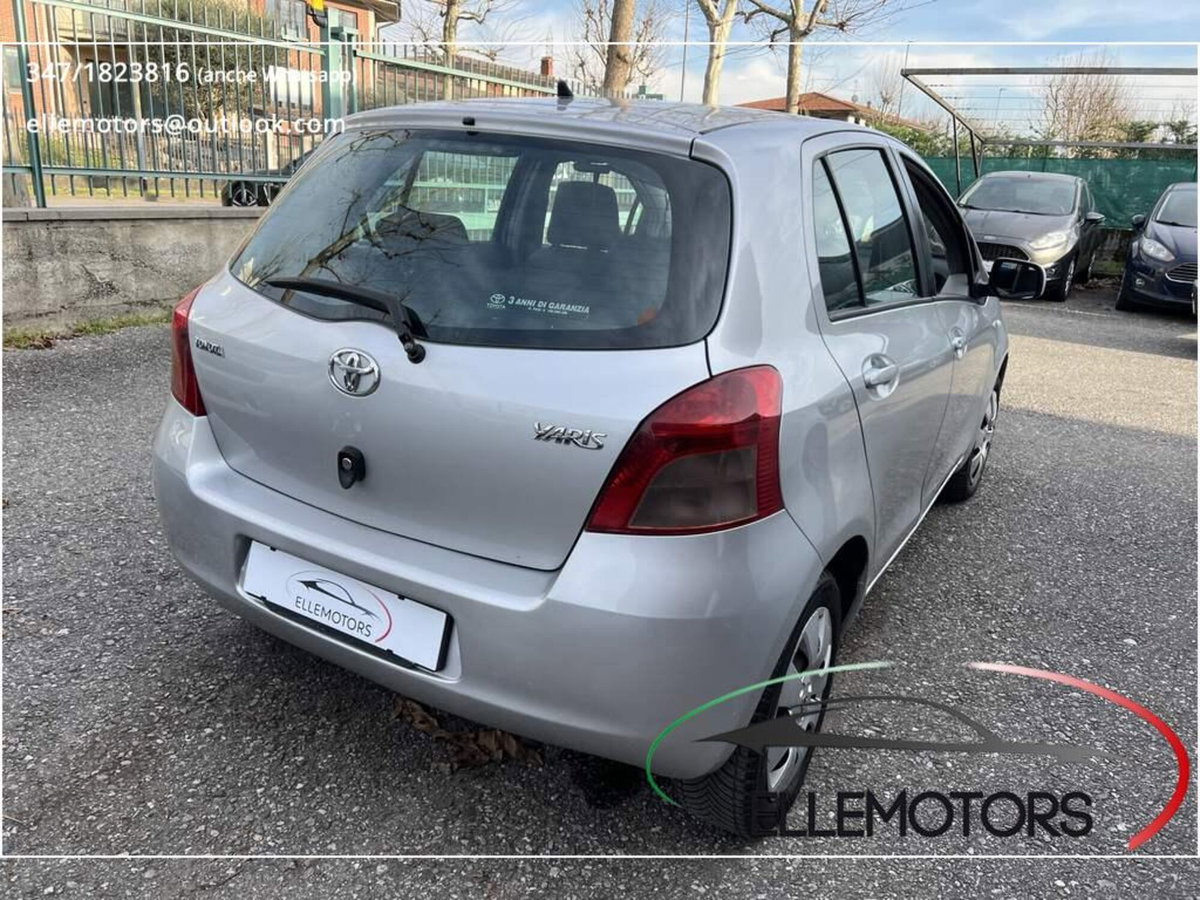Toyota Yaris 1.0 5 porte Navi (4)