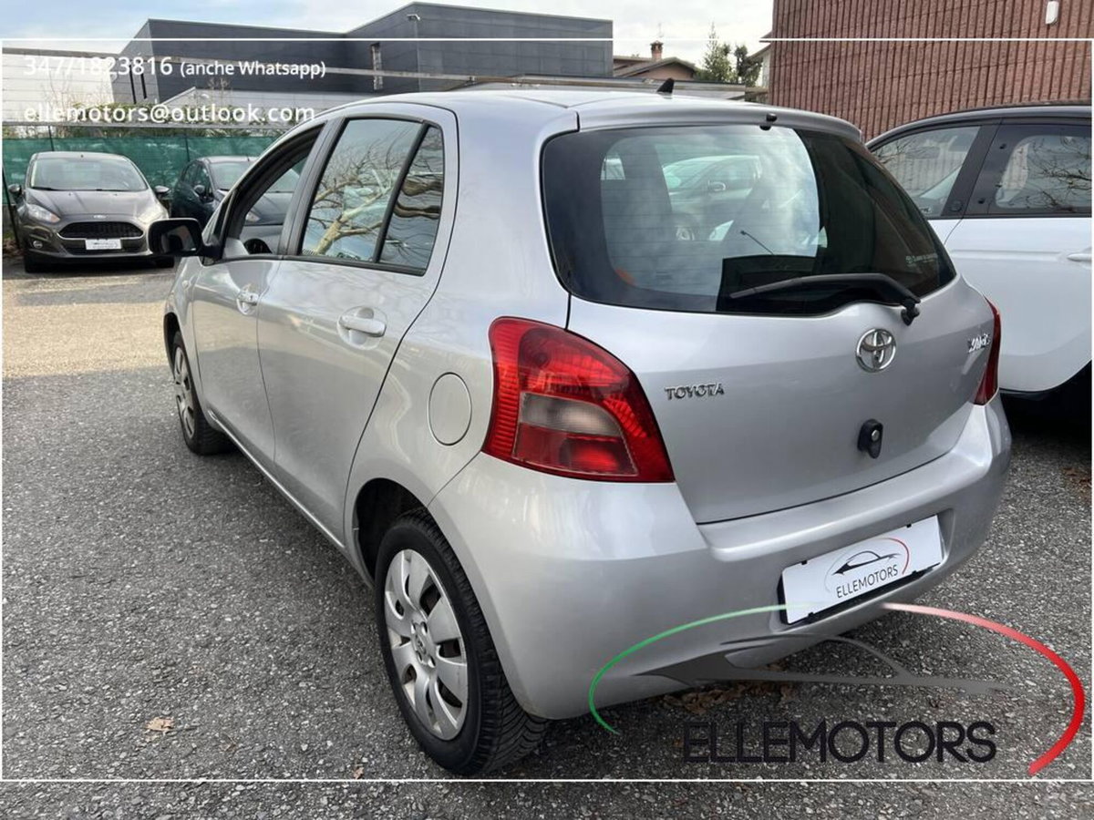 Toyota Yaris 1.0 5 porte Navi (6)