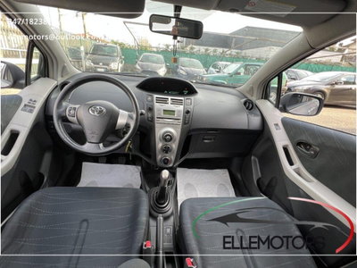 Toyota Yaris 1.0 5 porte Navi (7)