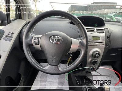 Toyota Yaris 1.0 5 porte Navi (9)