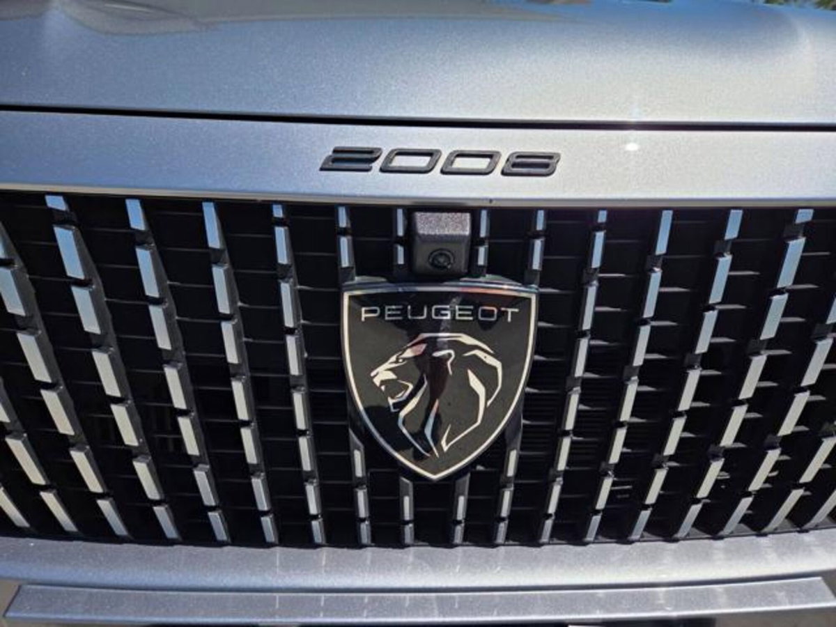 Peugeot 2008 BlueHDi 130 S&S EAT8 GT (2)