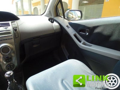 Toyota Yaris 1.3 5 porte (11)