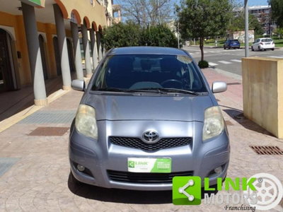Toyota Yaris 1.3 5 porte (2)