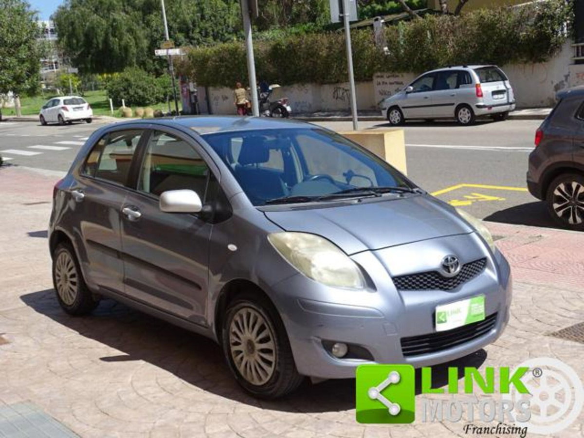 Toyota Yaris 1.3 5 porte (3)