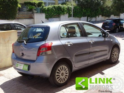 Toyota Yaris 1.3 5 porte (4)