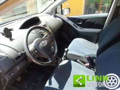 Toyota Yaris 1.3 5 porte (7)