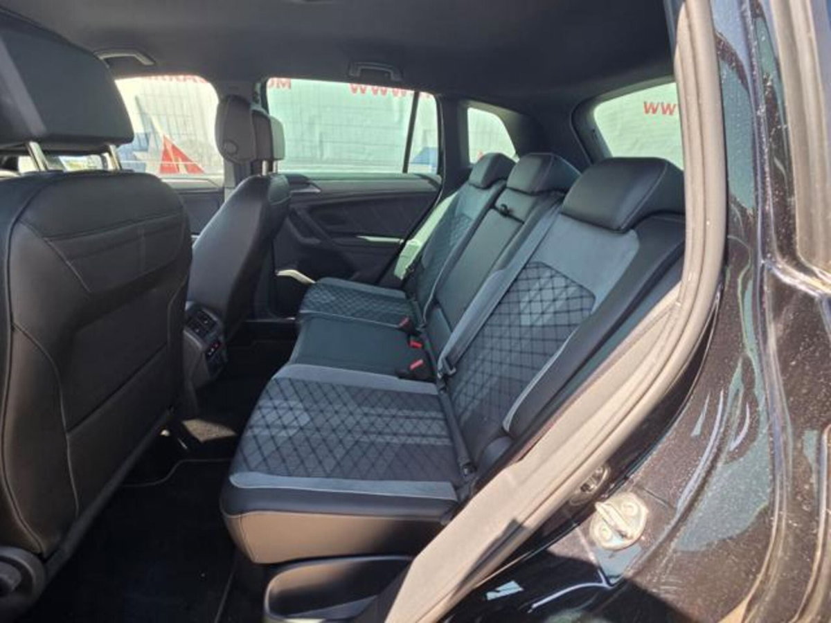 Volkswagen Tiguan 2.0 TDI 150 CV SCR DSG 4MOTION R-Line (10)