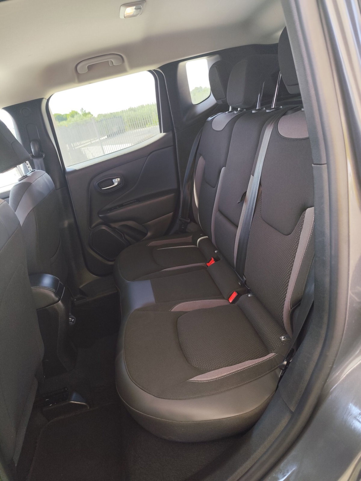 Jeep Renegade 1.6 Mjt 130 CV Limited (12)