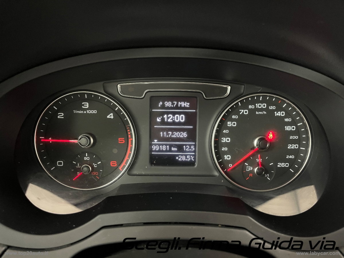 Audi Q3 2.0 TDI 120 CV (9)