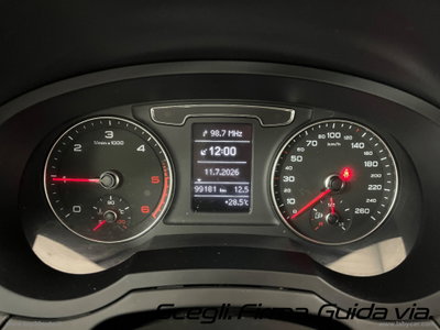 Audi Q3 2.0 TDI 120 CV (9)
