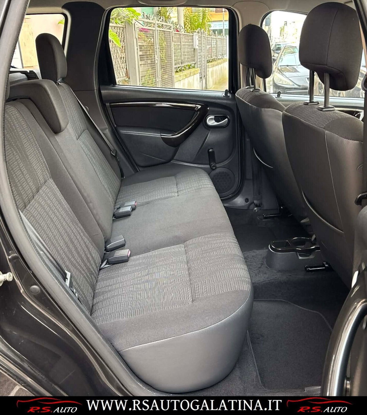 Dacia Duster 1.6 110CV 4x4 Ambiance (11)