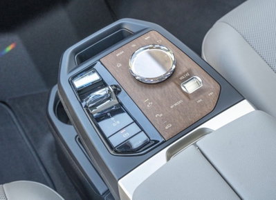 BMW iX xdrive50 pacchetto sportivo (3)