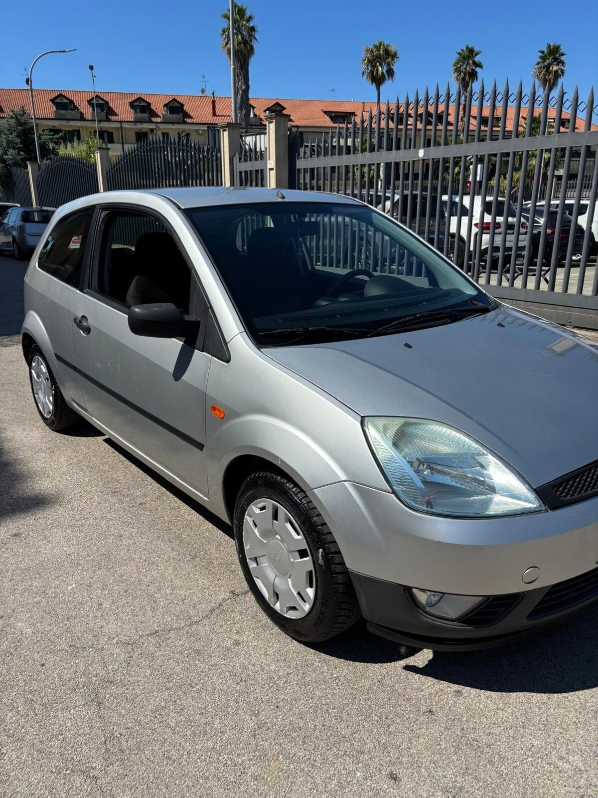 Ford Fiesta 1.2 16V 3p. Ghia (10)