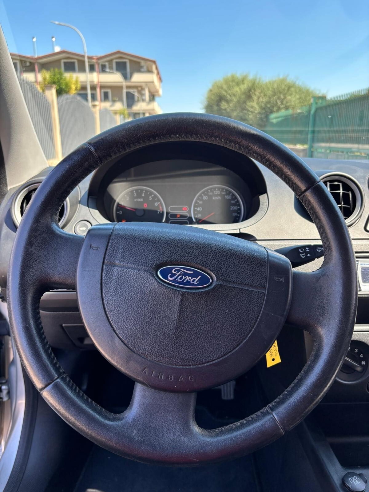 Ford Fiesta 1.2 16V 3p. Ghia (14)