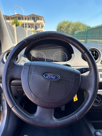 Ford Fiesta 1.2 16V 3p. Ghia (14)