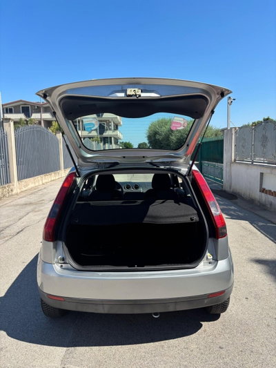 Ford Fiesta 1.2 16V 3p. Ghia (19)