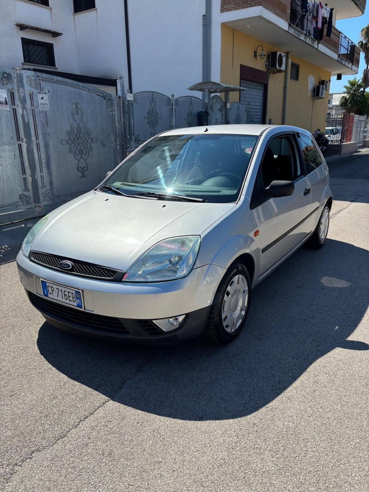 Ford Fiesta 1.2 16V 3p. Ghia (2)