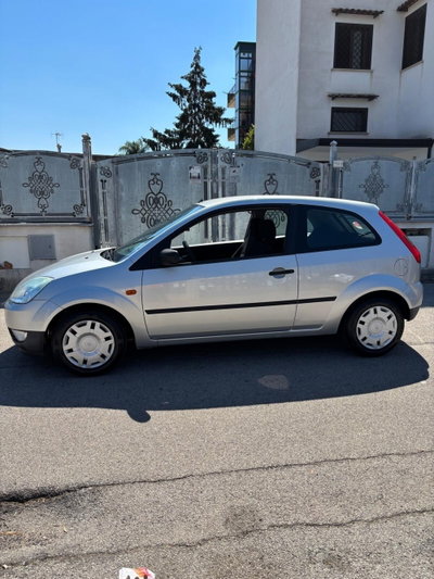 Ford Fiesta 1.2 16V 3p. Ghia (4)