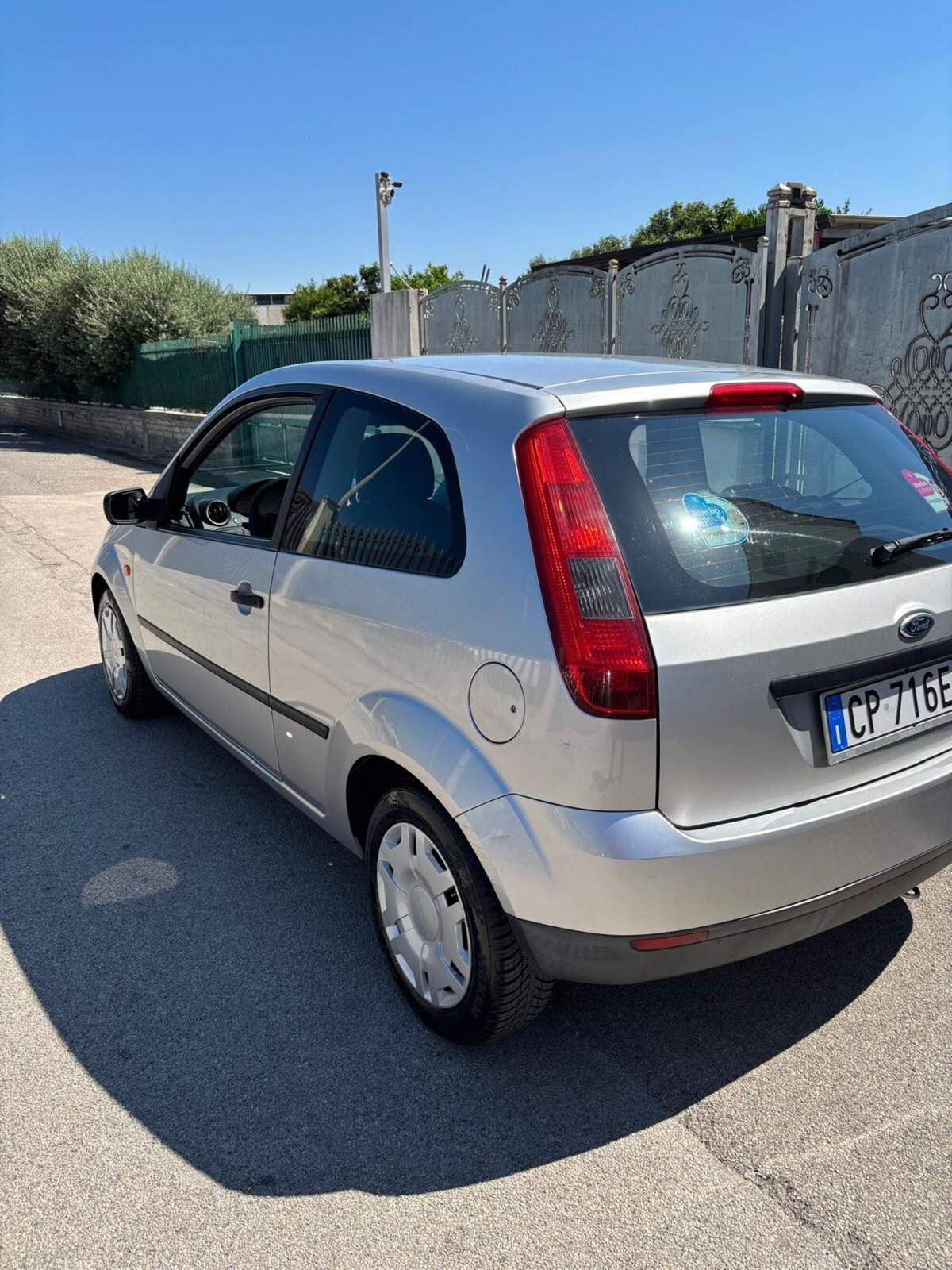 Ford Fiesta 1.2 16V 3p. Ghia (5)