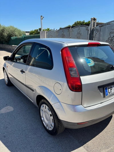 Ford Fiesta 1.2 16V 3p. Ghia (6)