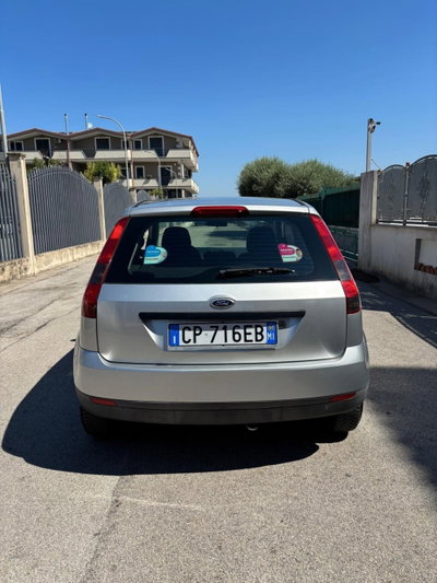 Ford Fiesta 1.2 16V 3p. Ghia (7)