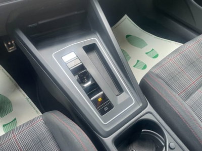 Volkswagen Golf 2.0 TSI GTI DSG (11)