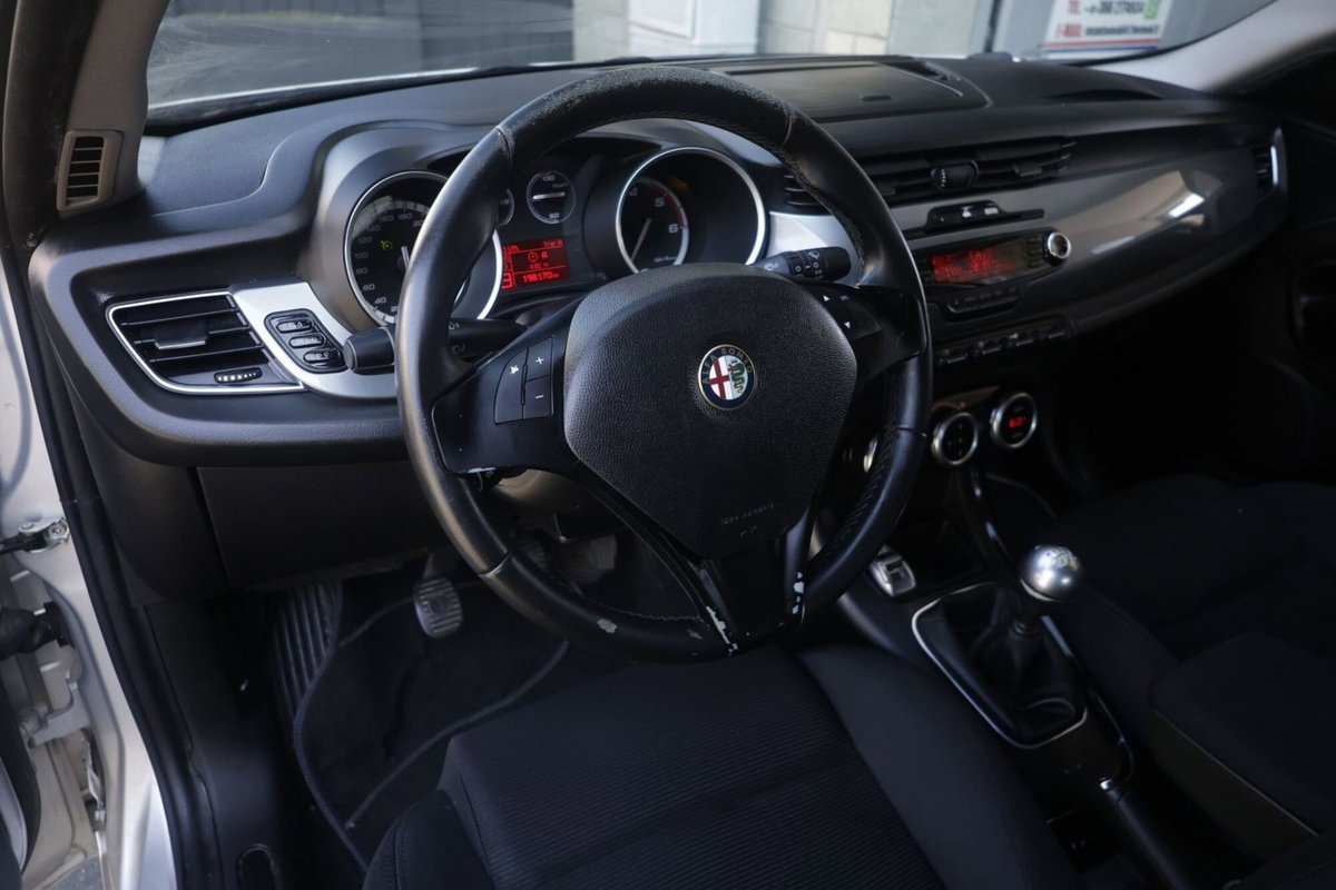 Alfa Romeo Giulietta 1.6 JTDm-2 Exclusive (14)