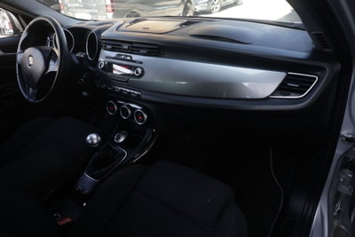 Alfa Romeo Giulietta 1.6 JTDm-2 Exclusive (8)