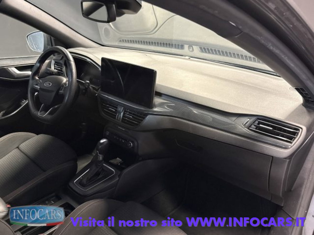 Ford Focus Station Wagon 1.0 EcoBoost Hybrid 155 CV SW ST-Line (12)
