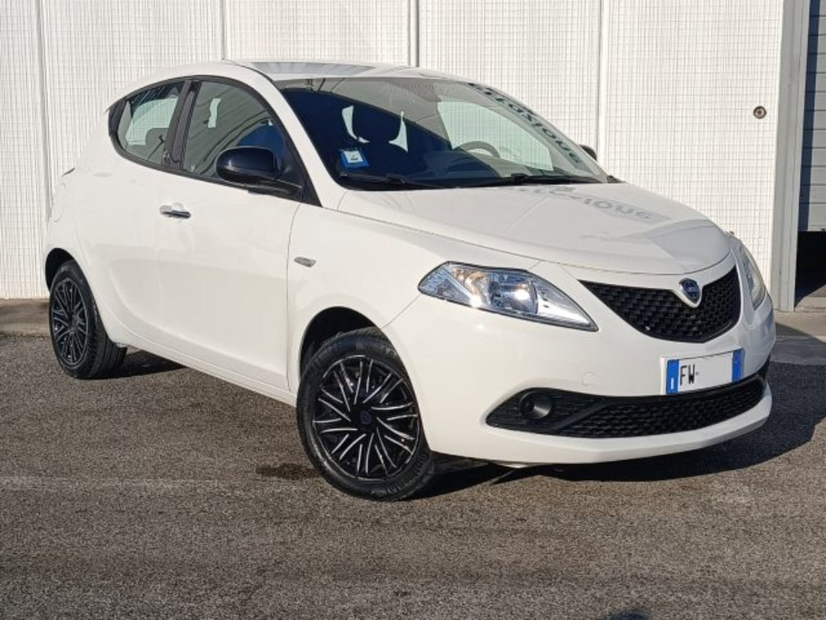 Lancia Ypsilon 1.2 69 CV 5 porte GPL Ecochic Gold
